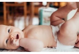 Come prevenire gli arrossamenti da pannolino in estate: 6 consigli per proteggere la pelle del tuo bambino